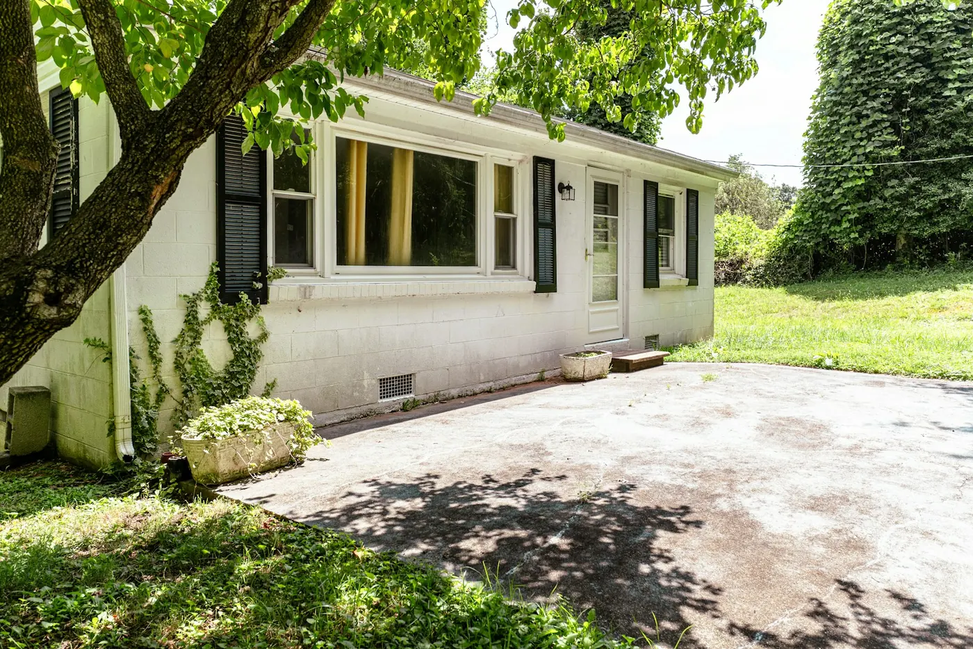Casa con patio y parrilla